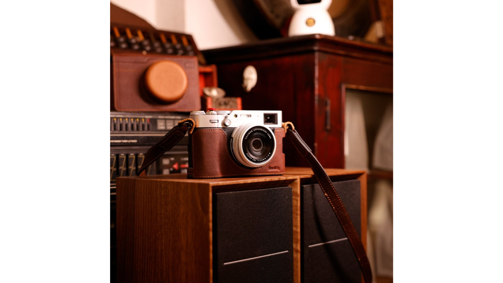 SMALLRIG Custodia In Vera Pelle Per Fujifilm X100VI – Mezza Custodia, Cover A Libro E Tracolla, Con Foro 1/4-20, Design Vintage E Accesso Ai Controlli - 4