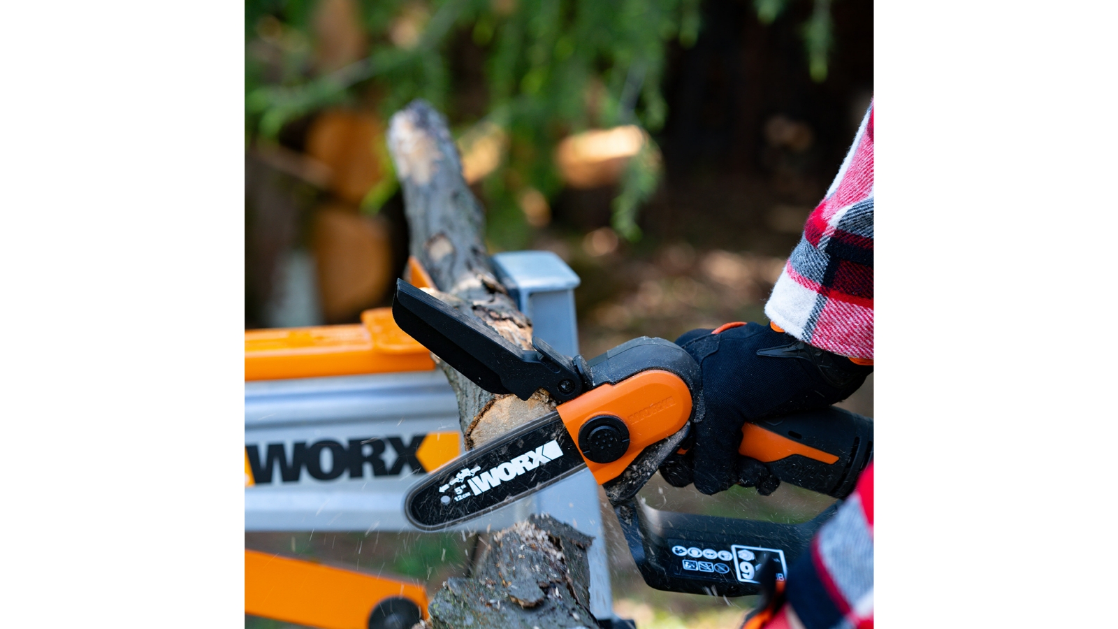 WORX 20V Cordless 12cm One Handed Pruning Chainsaw Skin WG324E.9