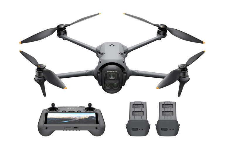  Triple-Camera System 