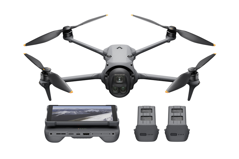  Triple-Camera System 