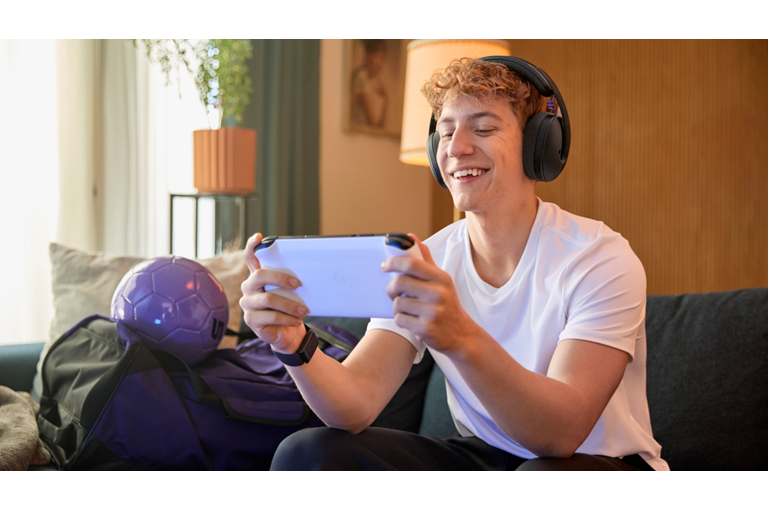  Lightweight Comfort and Custom Audio Control 