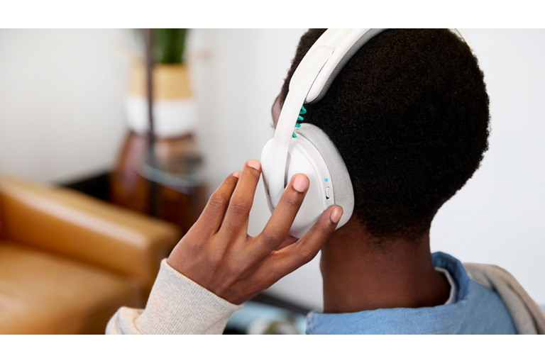  Lightweight Comfort and Custom Audio Control 