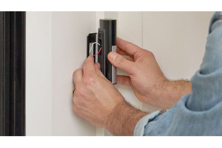  Easy Installation 