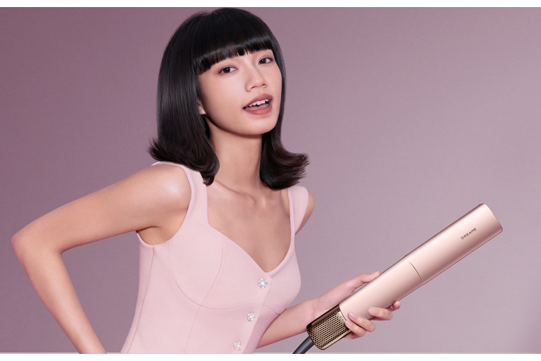  AI-Powered Personal Styling Assistance 
