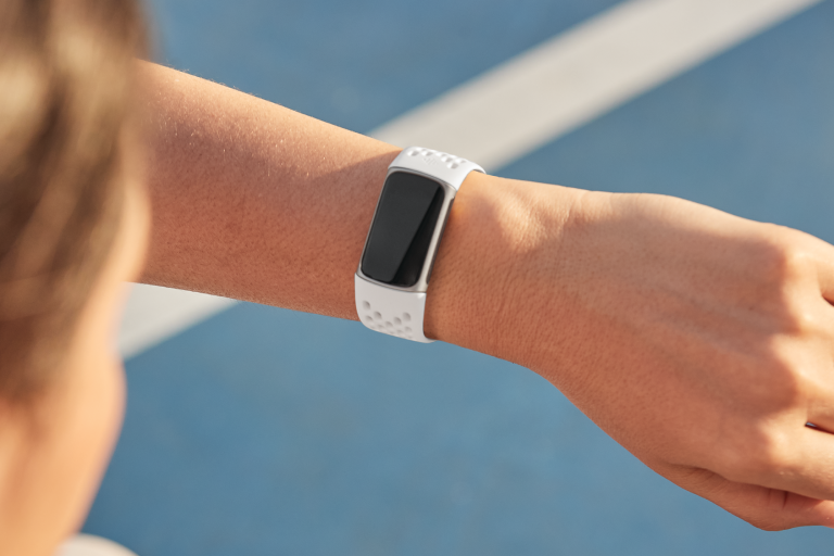 その他 Charge 5 Soft Gold/Lunar White FRCJK Fitbit Charge 5 Fitness Tracker - Lunar White/Soft Gold