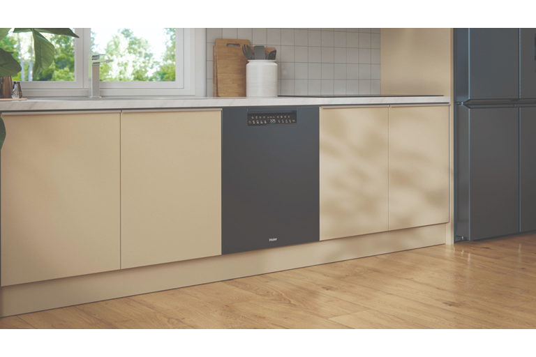  Offers Ample Space and Effective Cleaning 