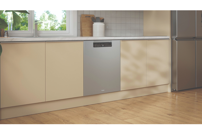  Offers Ample Space and Effective Cleaning 
