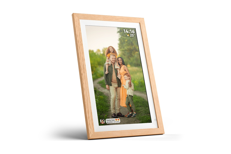  Touchscreen with Frameo App 