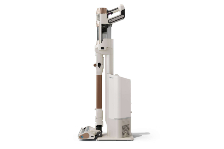 Automatically Charges and Empties After Every Clean 