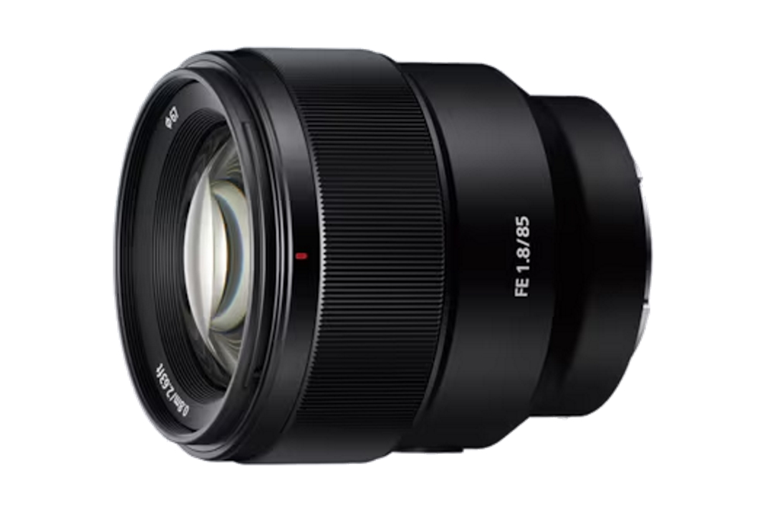  Fast f/1.8 Aperture 