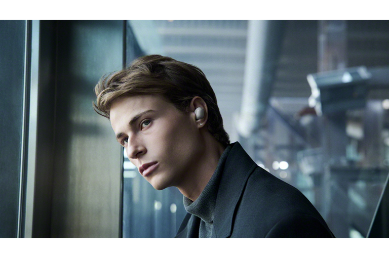  Industry-Leading Noise Cancelling 