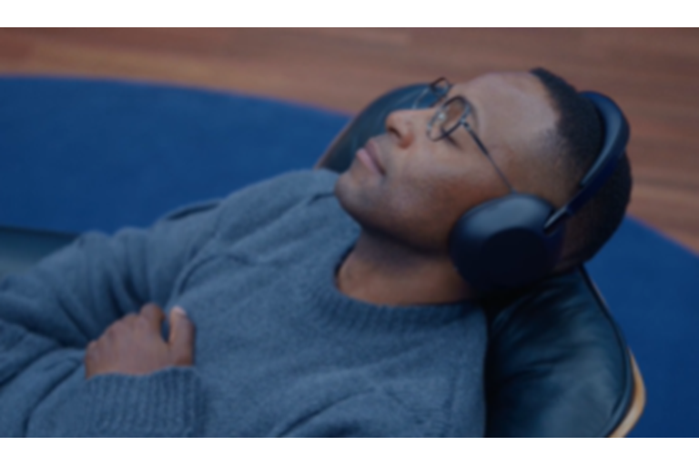  Luxury Design with Premium Sound 