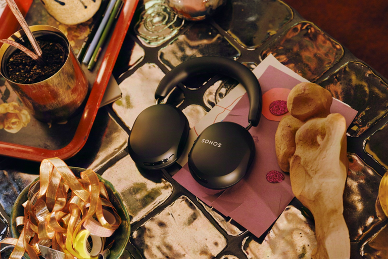  All-Day Comfort and 35-Hour Battery 