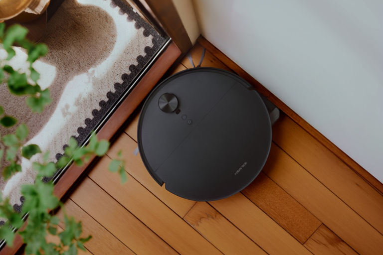  Powerful, Tangle-Free Cleaning 